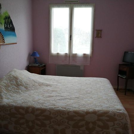 Bed and Breakfast La Pomponnette Bouresse Екстер'єр фото
